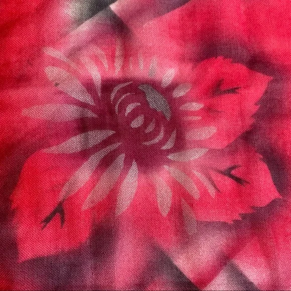 Hand-painted wool Rectangular Scarf - Picture 6 of 7